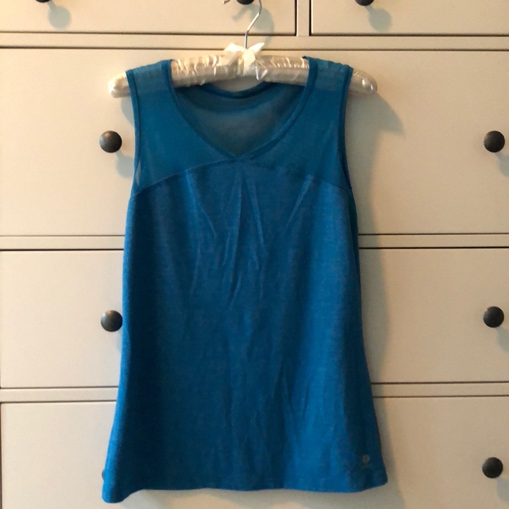 Oiselle lightweight top